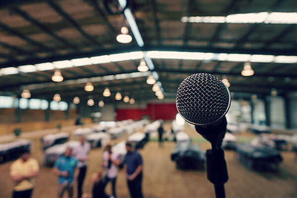 🏅 Venta e instalación de micrófonos para auditorios